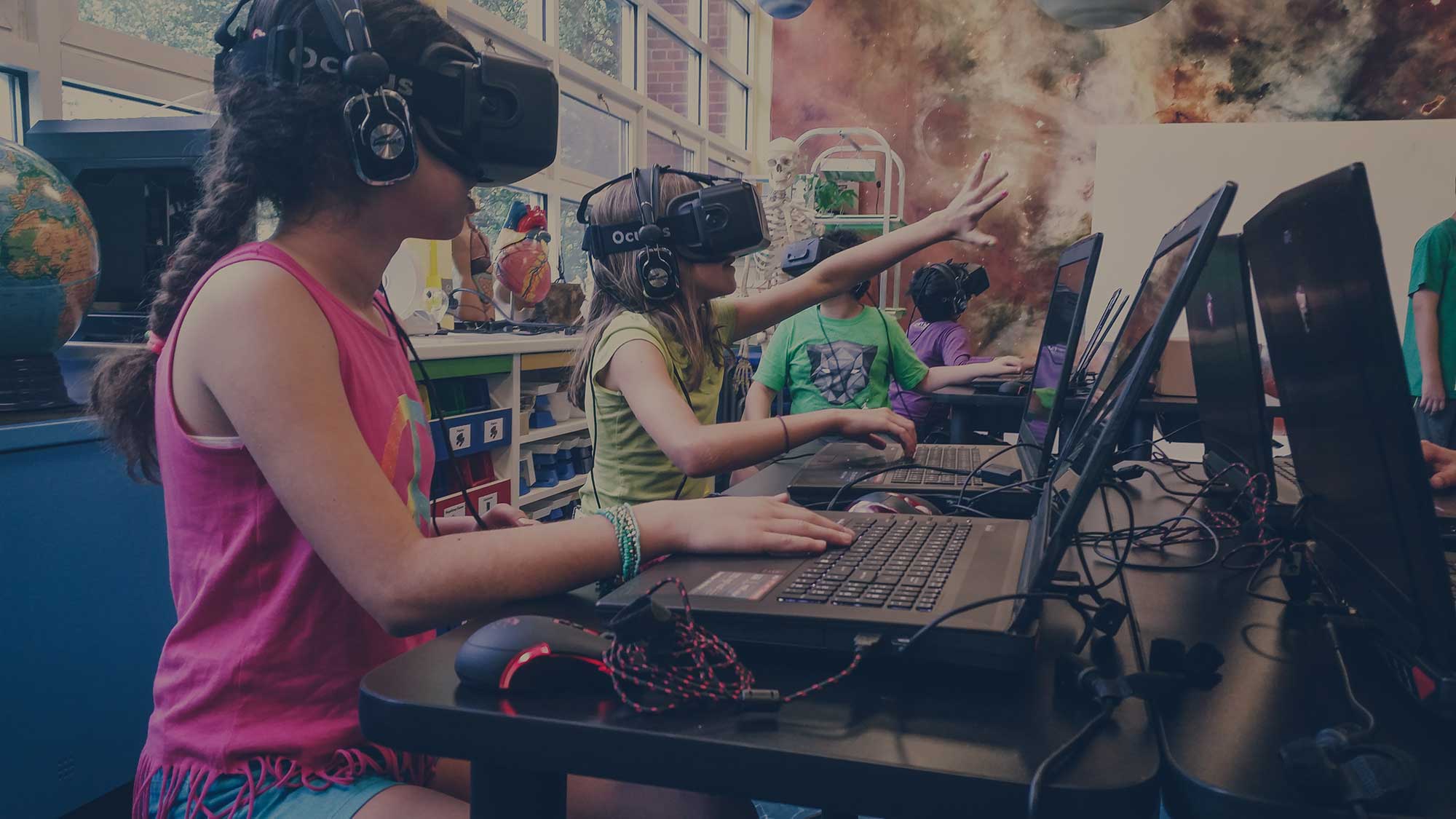 students using virtual reality in the classroom